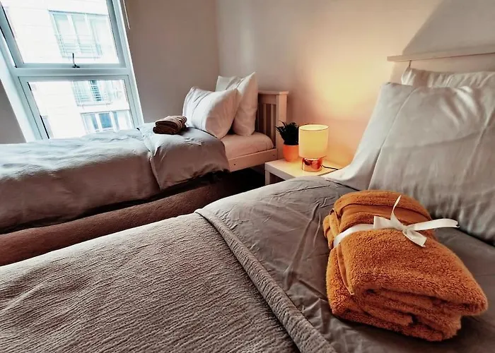 Issara Apartments 49 - Great Location & Private Parking