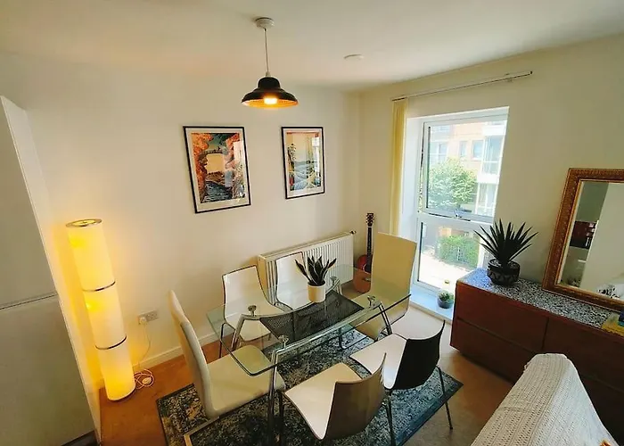 Issara Apartments 49 - Great Location & Private Parking