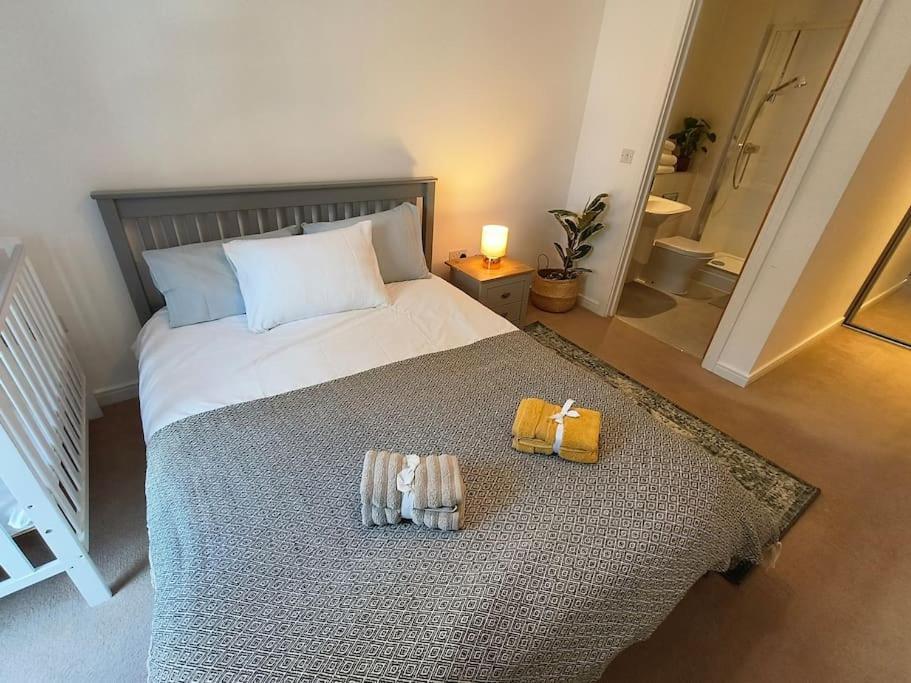 Issara 49 - Great Location & Private Parking Apartment